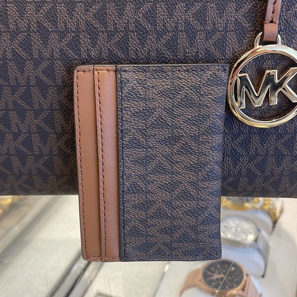 MICHAEL KORS
Reed Large Pebbled Leather Card Holder Case Wallet 
BROWN MK
NWT - Picture 3 of 16